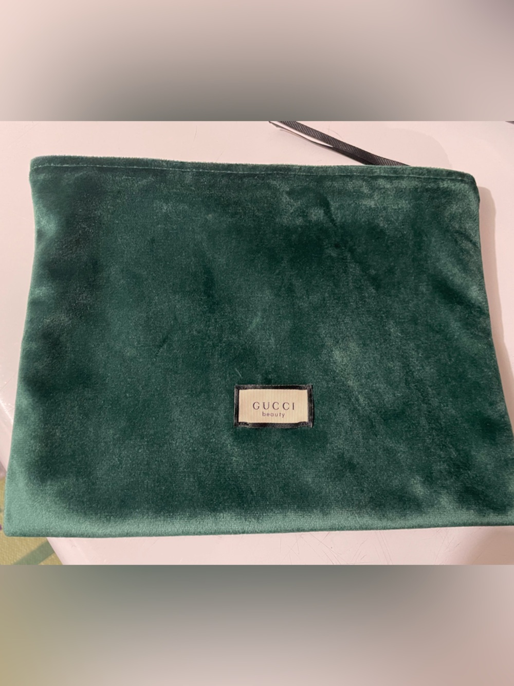 GUCCI Beauty Dark Green Velvet Pouch, zippered